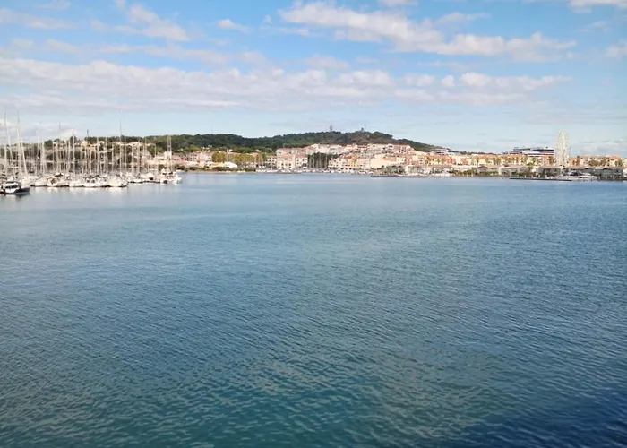 Avec Loggia Cap D شقة *